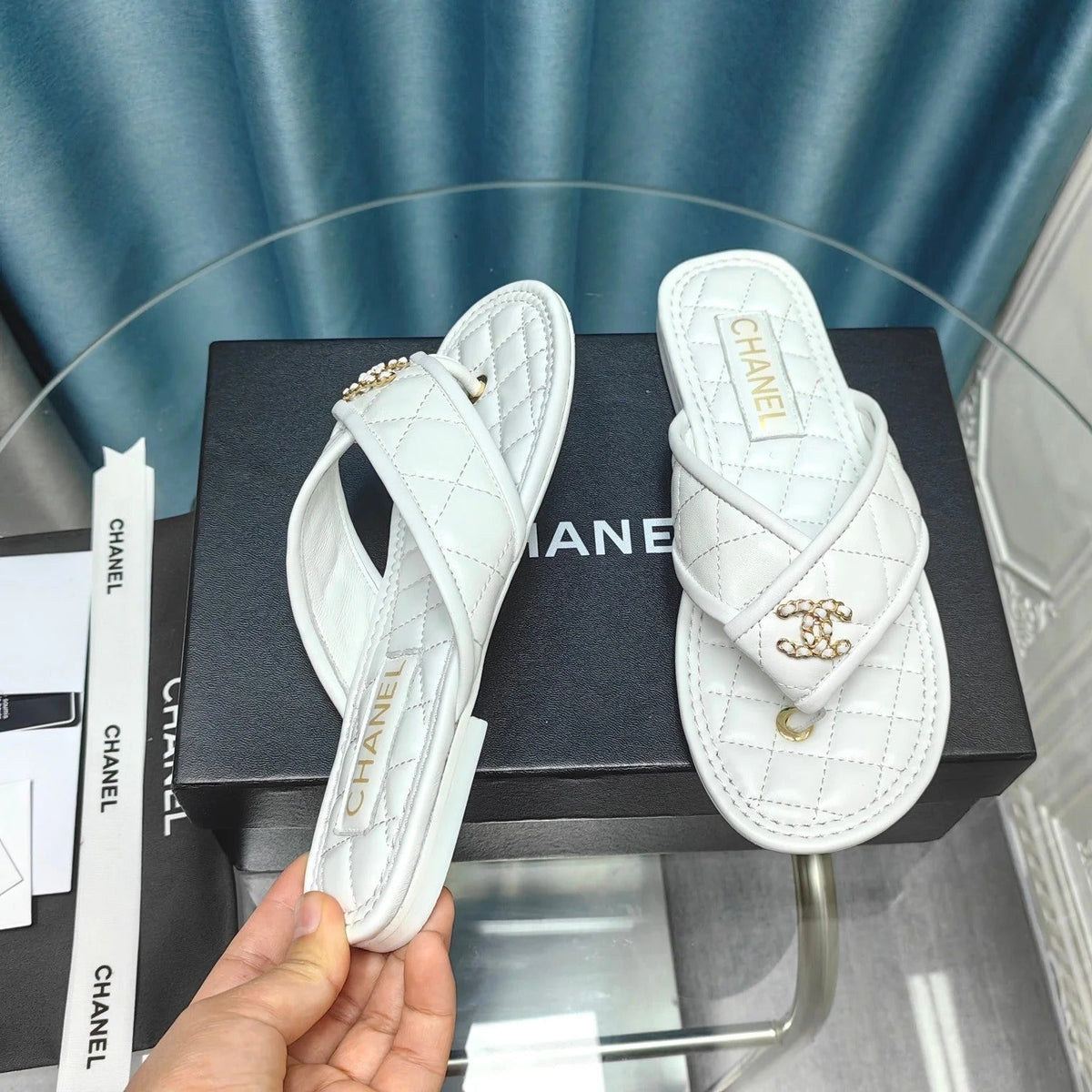 Chanel 26P Flip-Flops White in Calfskin 712309
