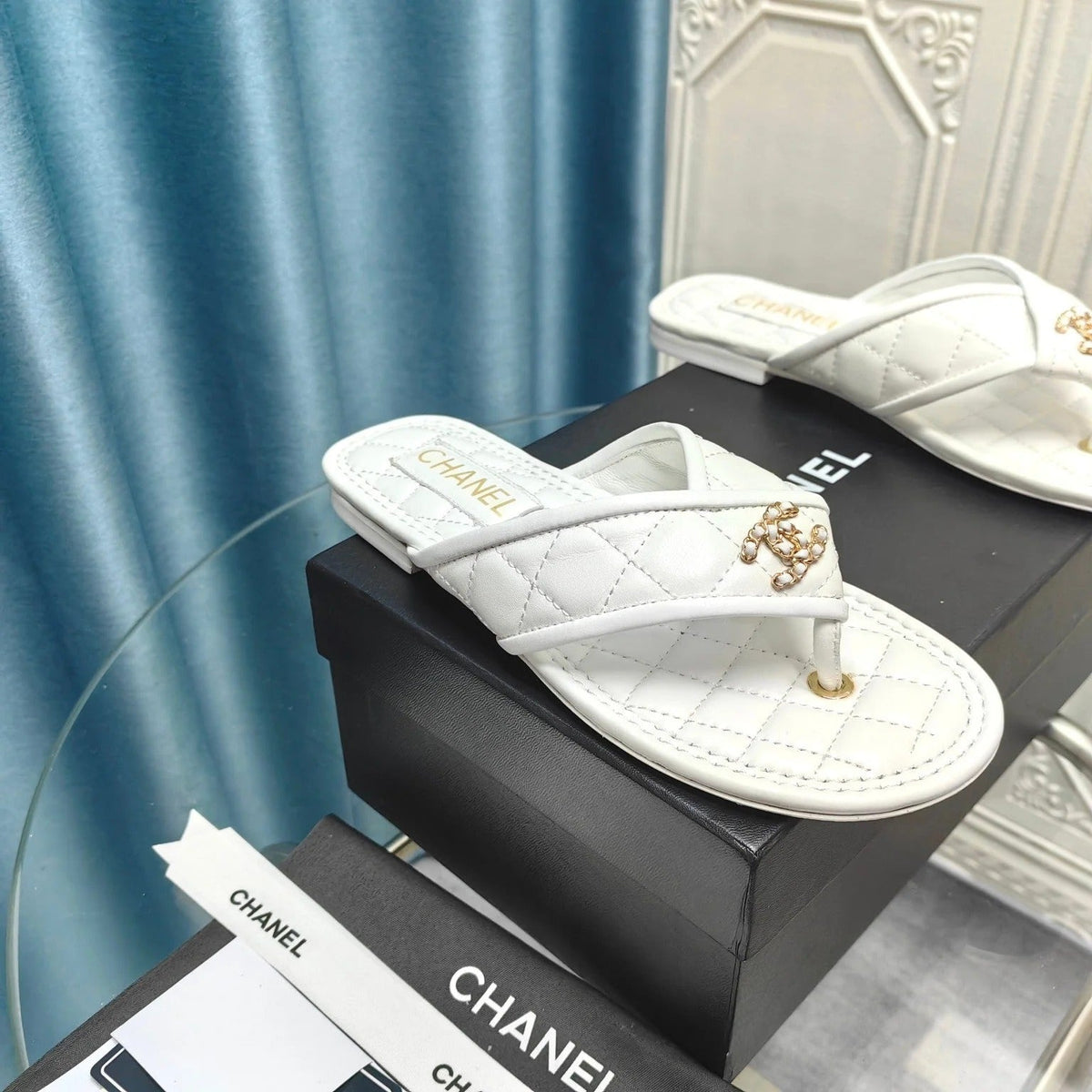 Chanel 26P Flip-Flops White in Calfskin 712309