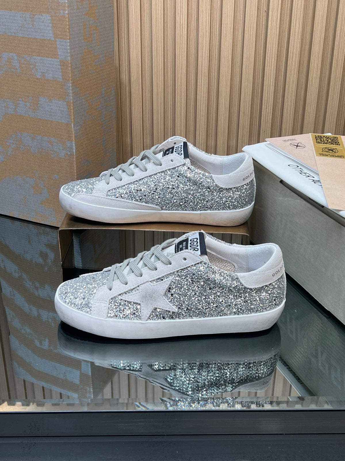 GGDB True-Star Sneaker Light Grey Suede Glitter 665956
