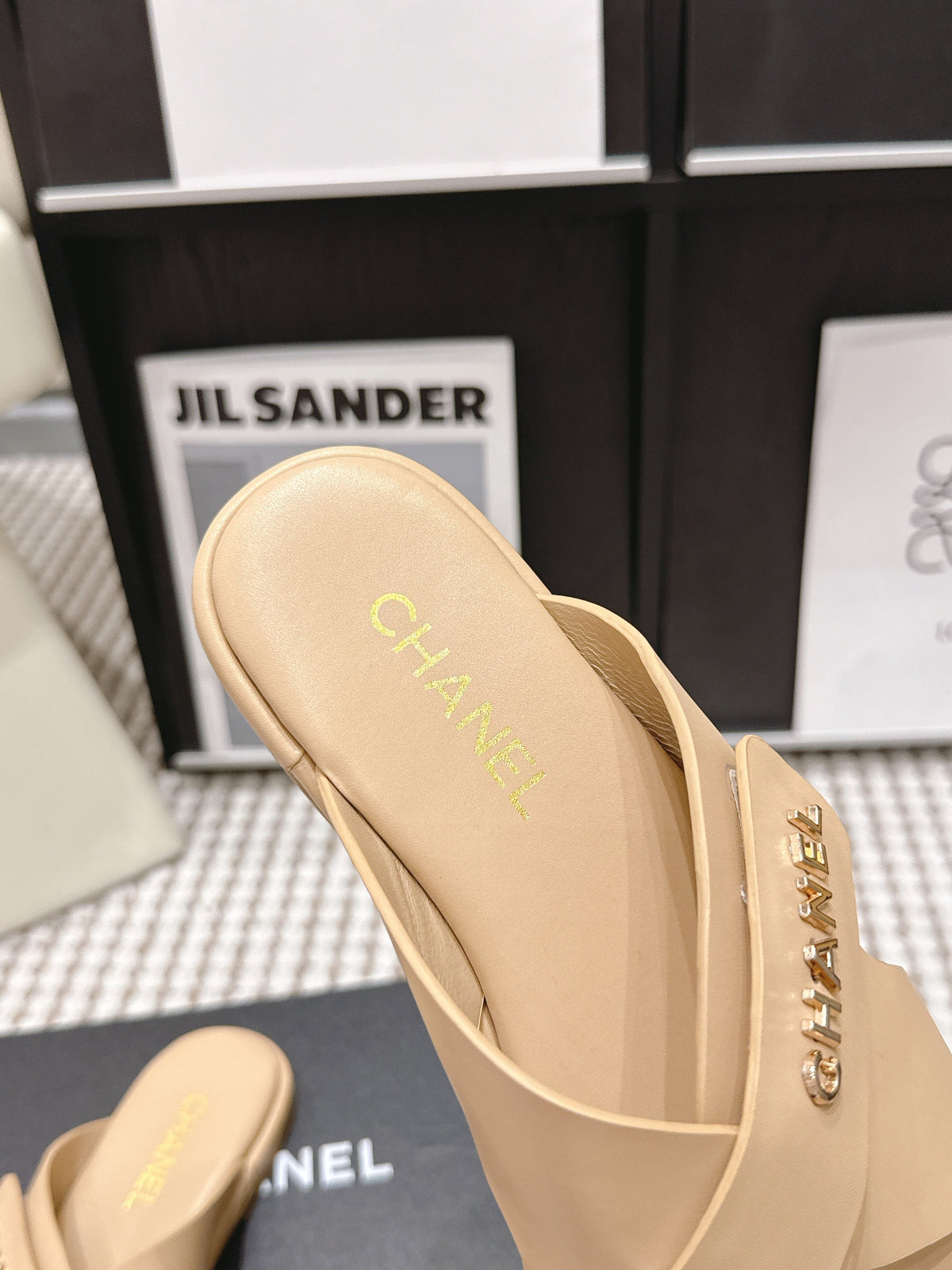 CC 26s Slip-on Sandals Beige Leather 721685