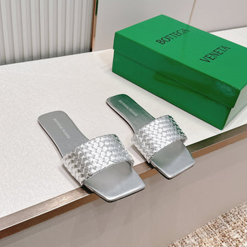 BV Parco Slide Sliver Intrecciato Woven Leather 798042