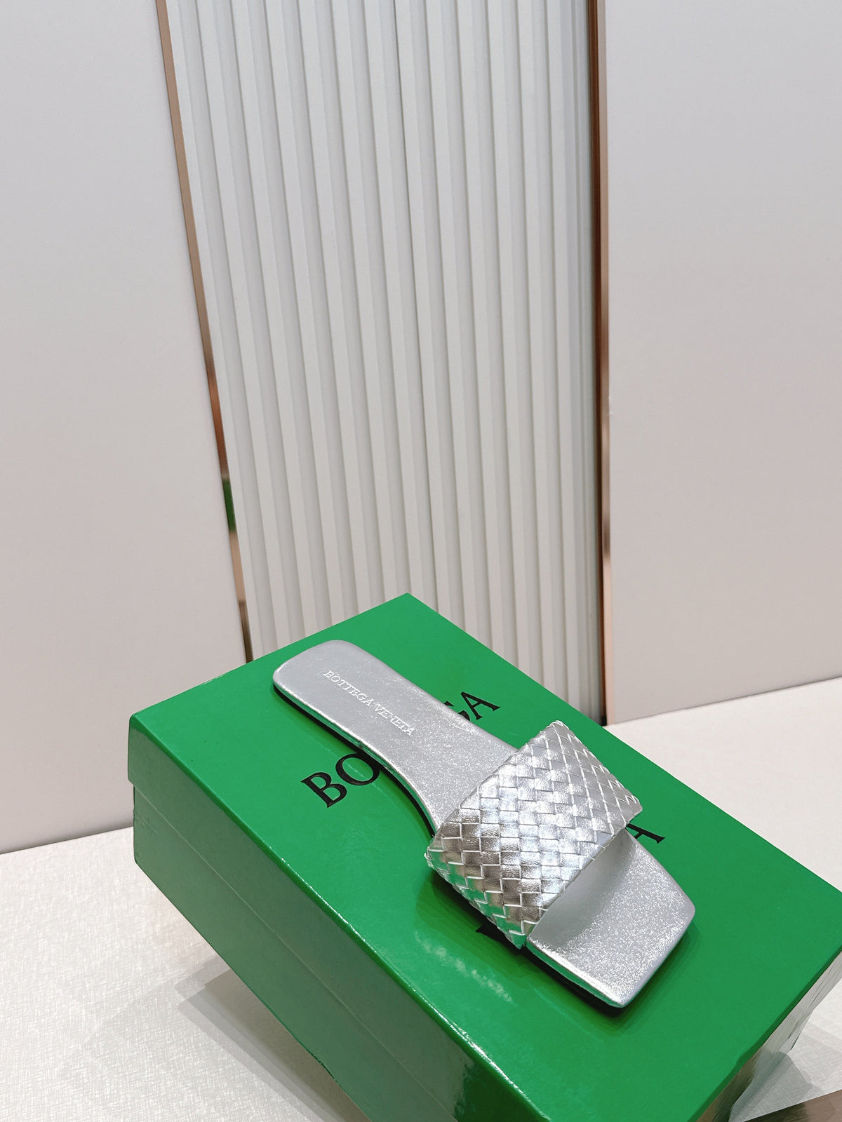BV Parco Slide Sliver Intrecciato Woven Leather 798042