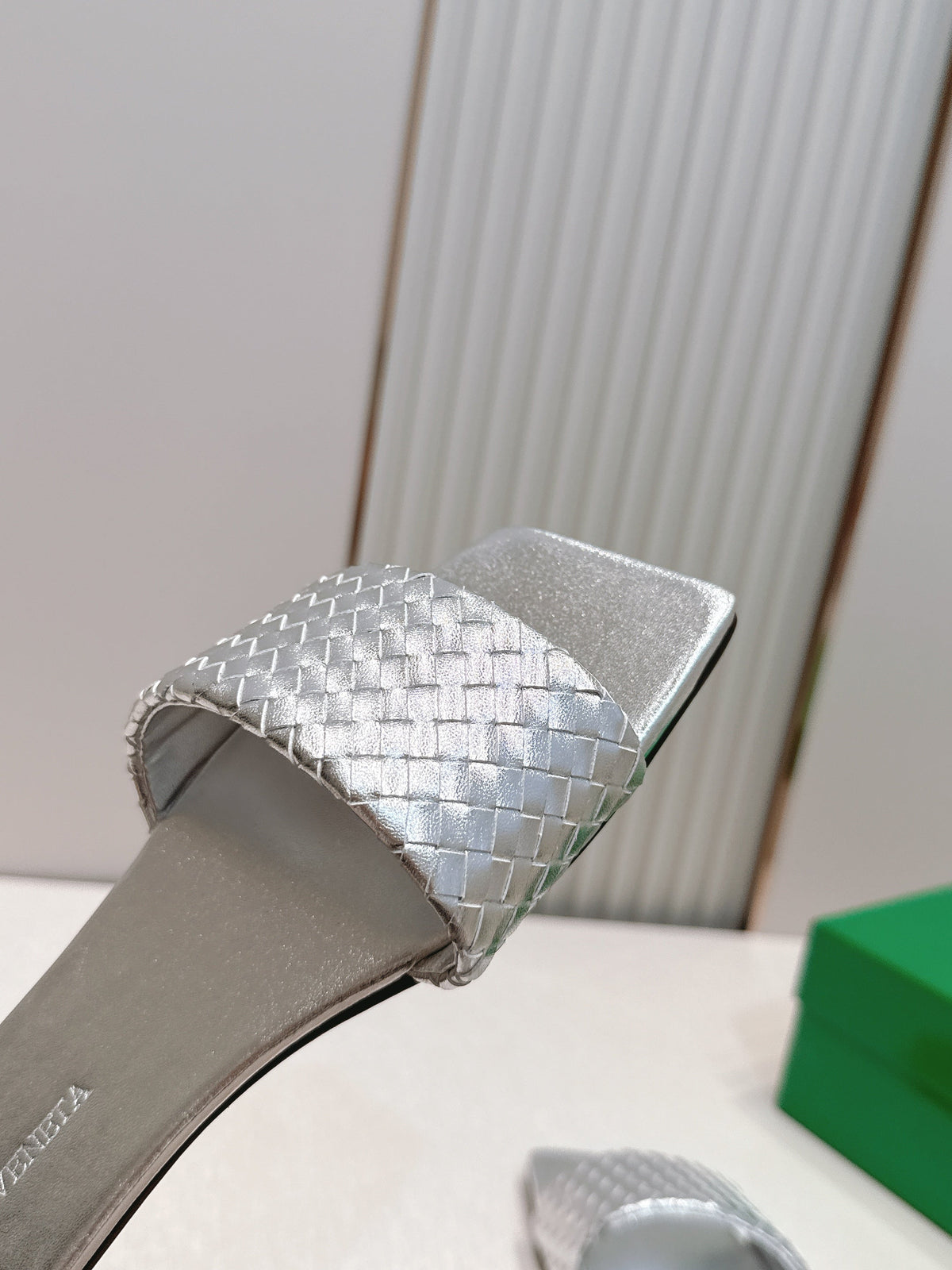 BV Parco Slide Sliver Intrecciato Woven Leather 798042