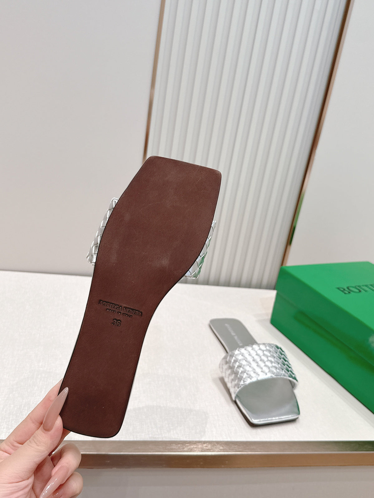 BV Parco Slide Sliver Intrecciato Woven Leather 798042