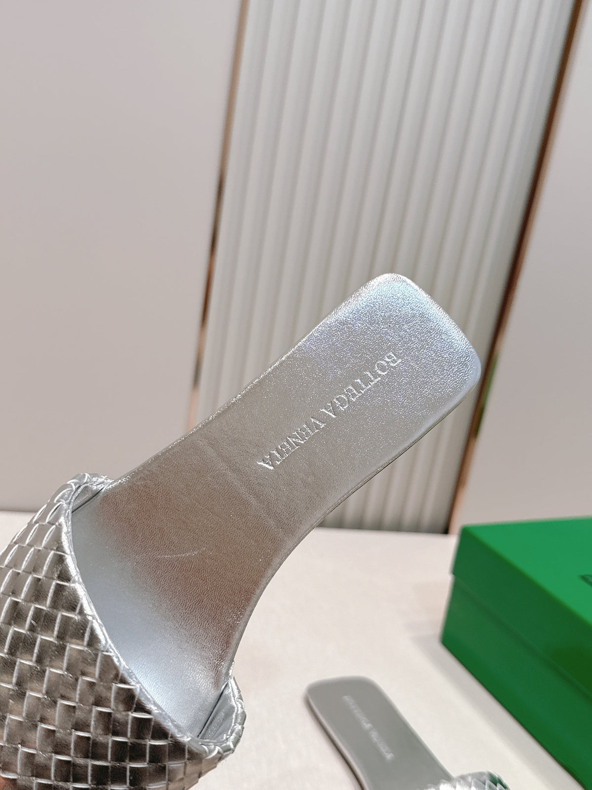 BV Parco Slide Sliver Intrecciato Woven Leather 798042