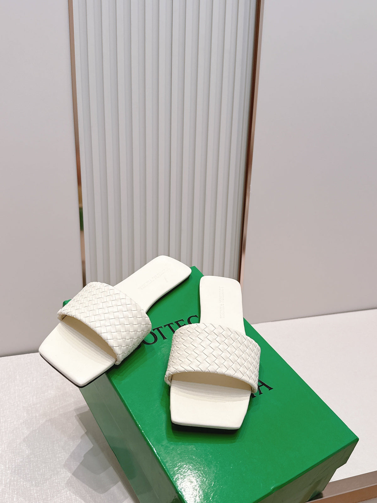 BV Parco Slide White Intrecciato Woven Leather 798043