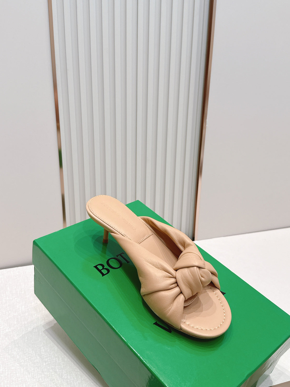 BV Maroon Knotted Slides 5.5cm Beige Leather 798047