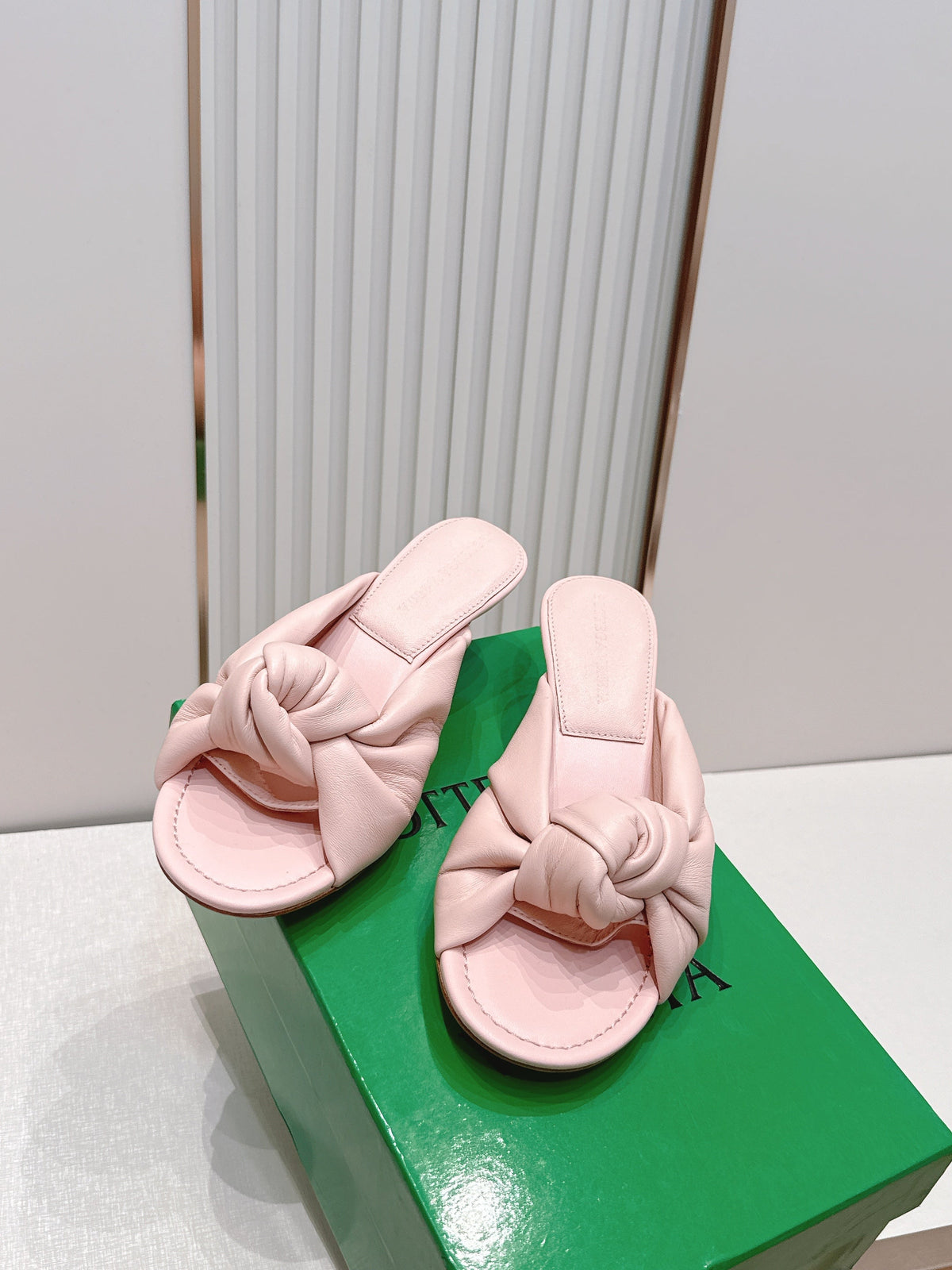 BV Maroon Knotted Slides 5.5cm Light Pink Leather 798049