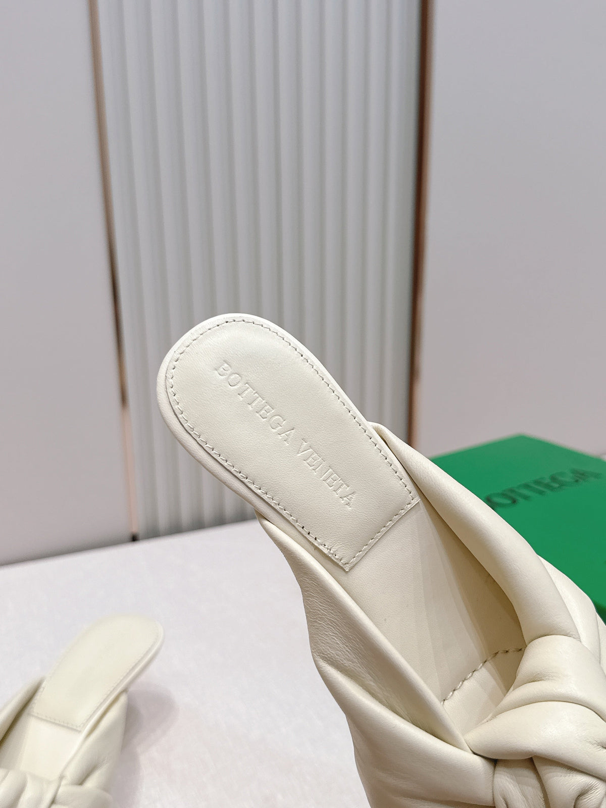 BV Maroon Knotted Slides 5.5cm White Leather 798053
