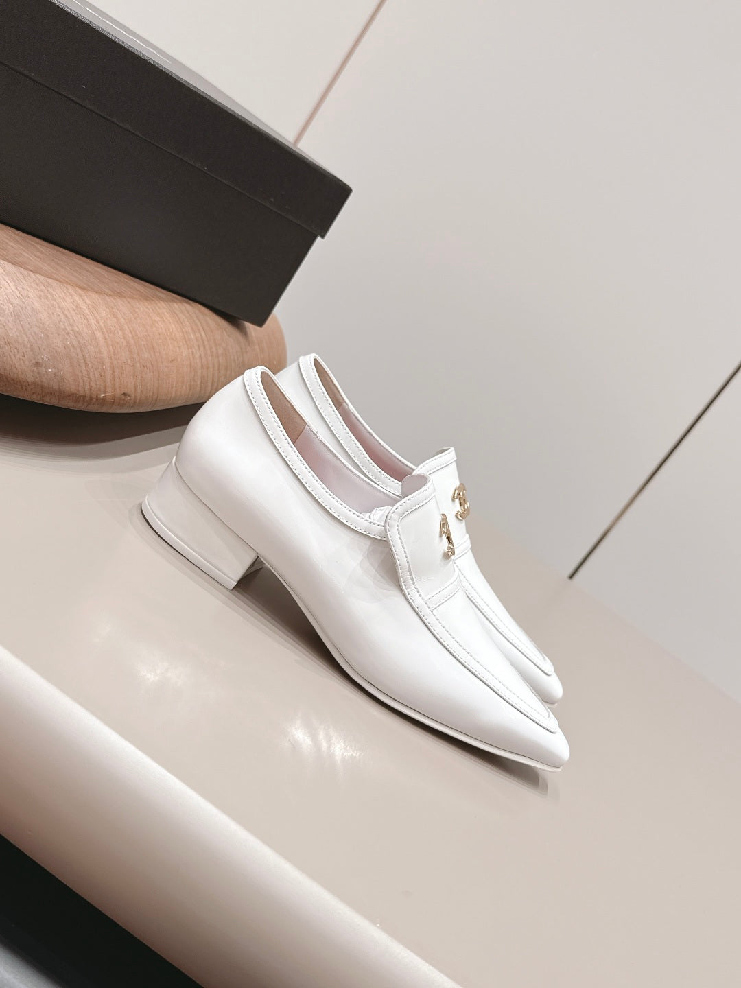 CC 26s Square-Toe Buckle Loafer 3cm White Leather 816296