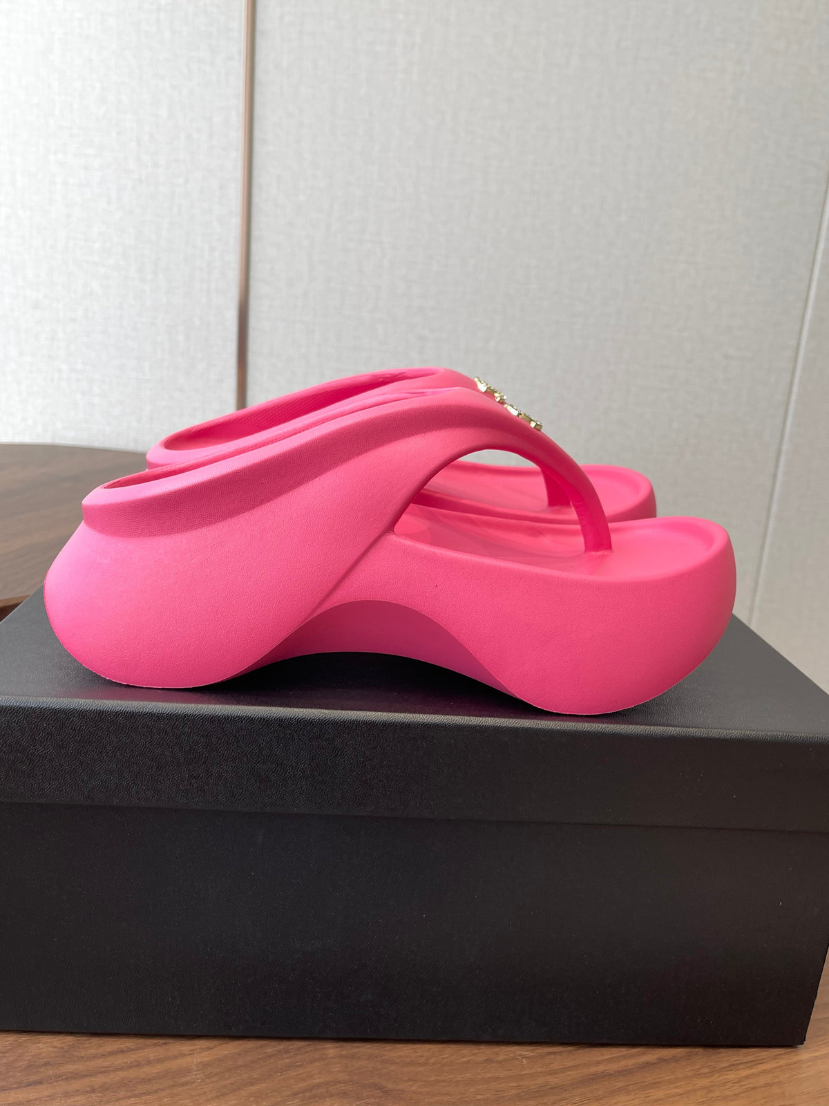 CC 26s Platform Flip-Flops Hot Pink Rubber 727521