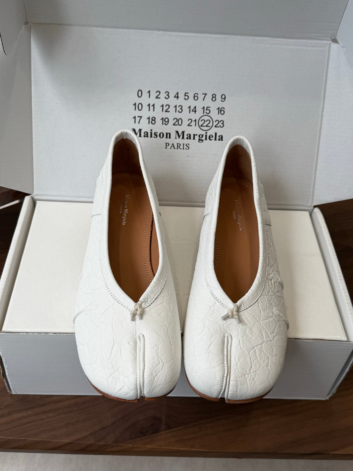 MM6 Split Toe Low Heel 3cm White Textured Leather 890034