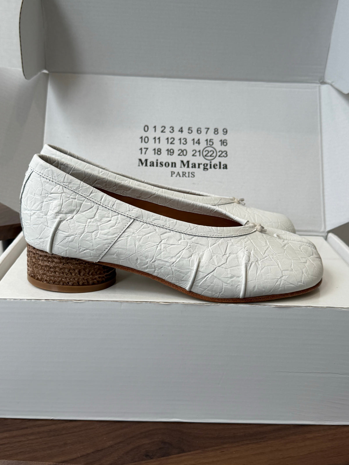 MM6 Split Toe Low Heel 3cm White Textured Leather 890034
