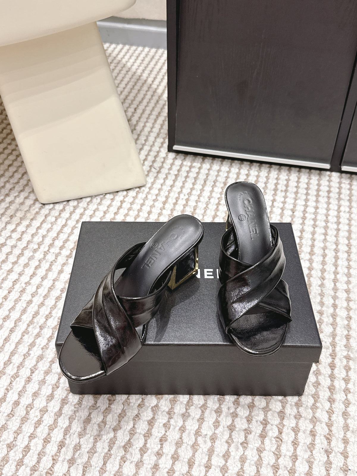 CC High-Heeled Cross-Strap Sandals 7.5cm Black Glossy Leather 721589