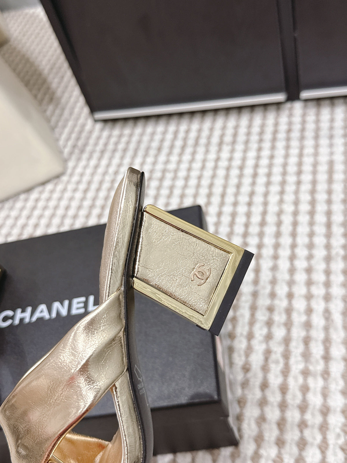 CC High-Heeled Cross-Strap Sandals 7.5cm Gold Glossy Leather 721587