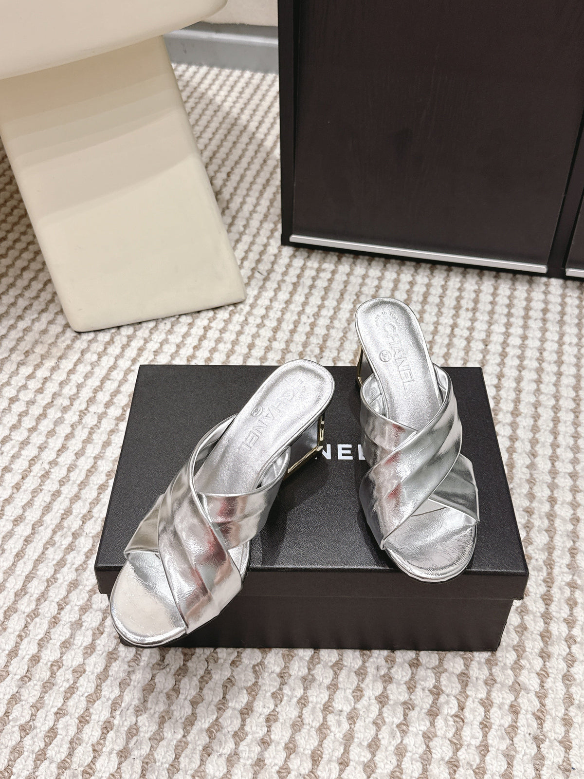 CC High-Heeled Cross-Strap Sandals 7.5cm Sliver Glossy Leather 721588