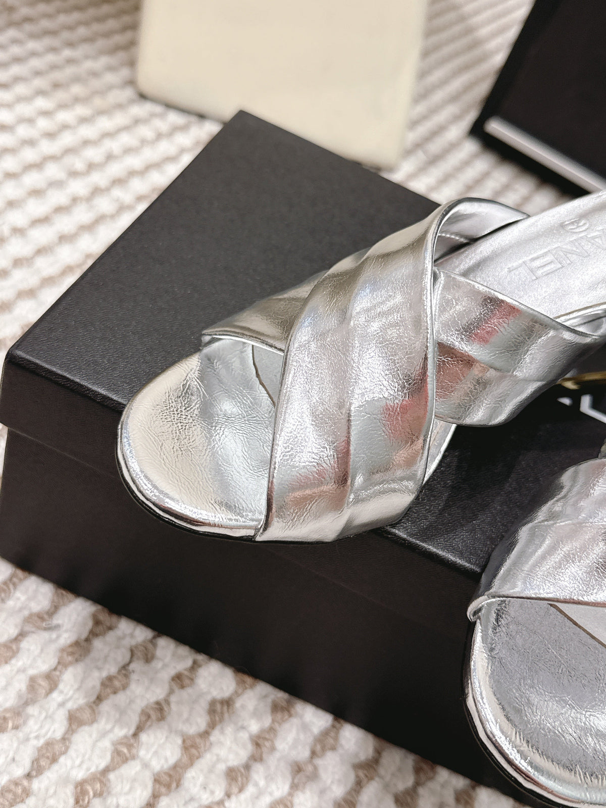 CC High-Heeled Cross-Strap Sandals 7.5cm Sliver Glossy Leather 721588