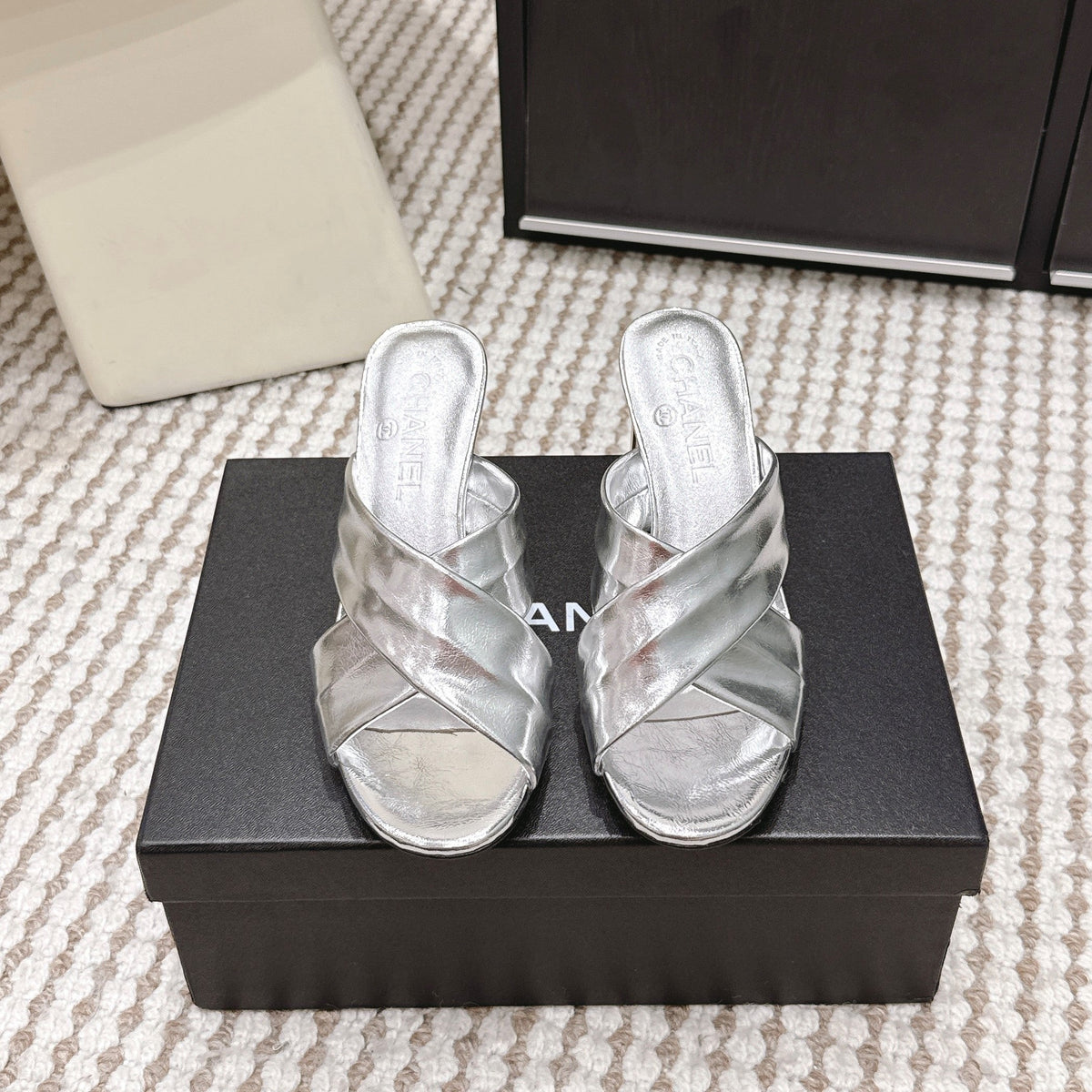 CC High-Heeled Cross-Strap Sandals 7.5cm Sliver Glossy Leather 721588