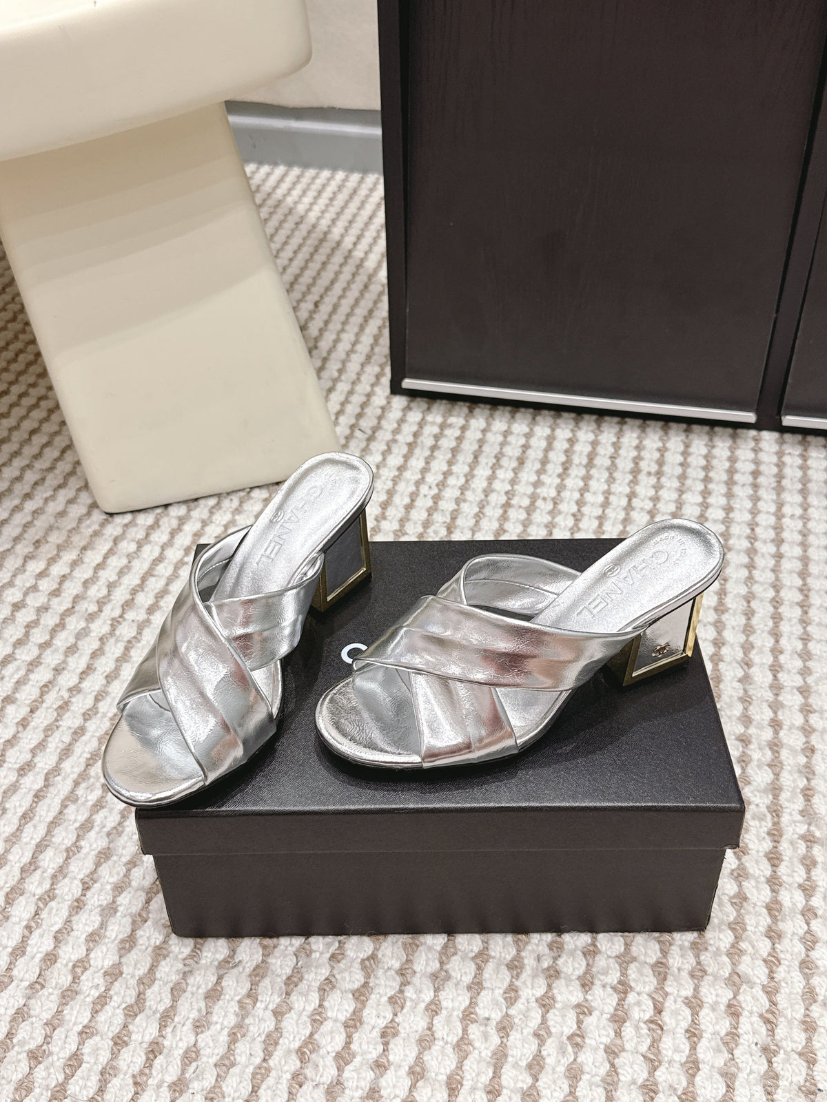 CC High-Heeled Cross-Strap Sandals 7.5cm Sliver Glossy Leather 721588