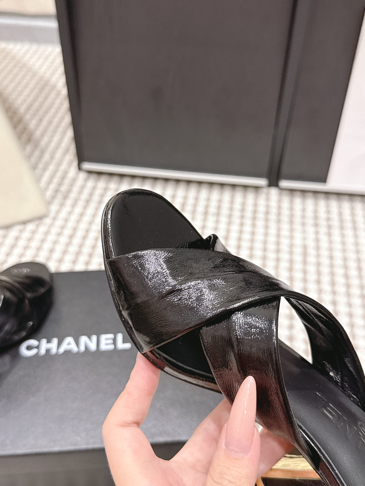 CC High-Heeled Cross-Strap Sandals 7.5cm Black Glossy Leather 721589