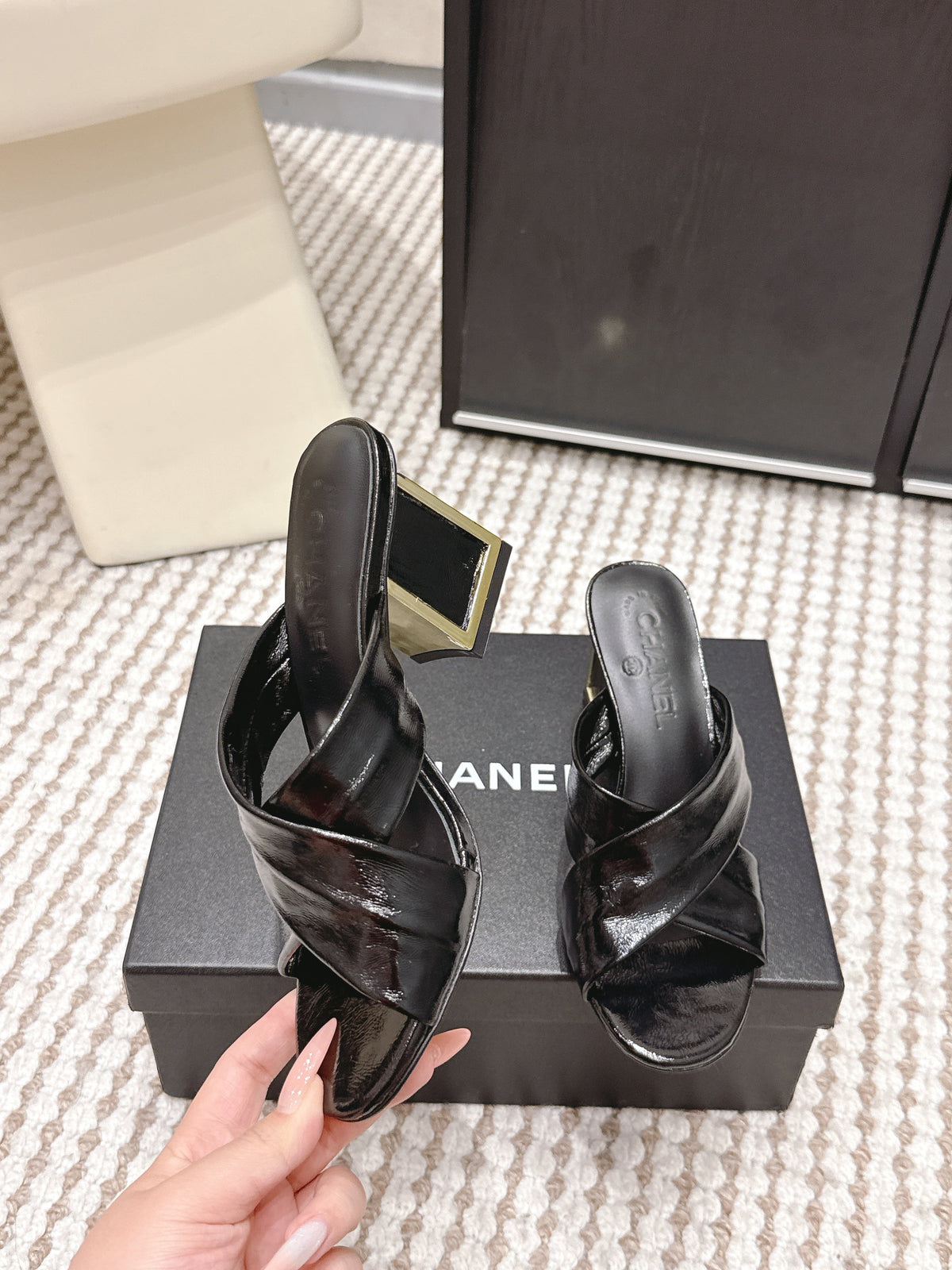 CC High-Heeled Cross-Strap Sandals 7.5cm Black Glossy Leather 721589