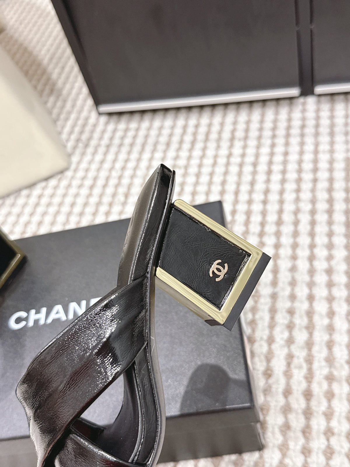 CC High-Heeled Cross-Strap Sandals 7.5cm Black Glossy Leather 721589