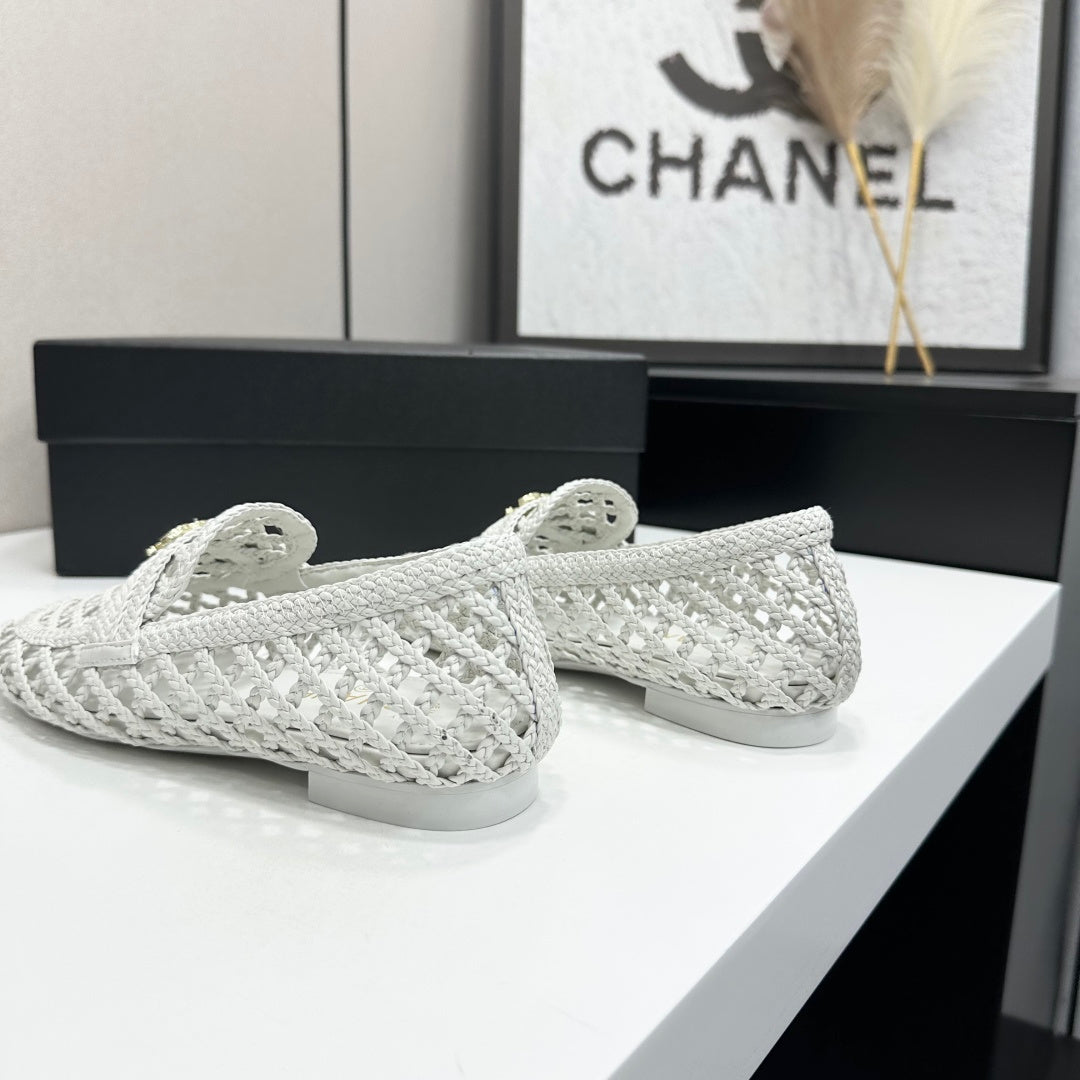 CC Pre 2026 Moccasin White Woven Sheepskin 817677