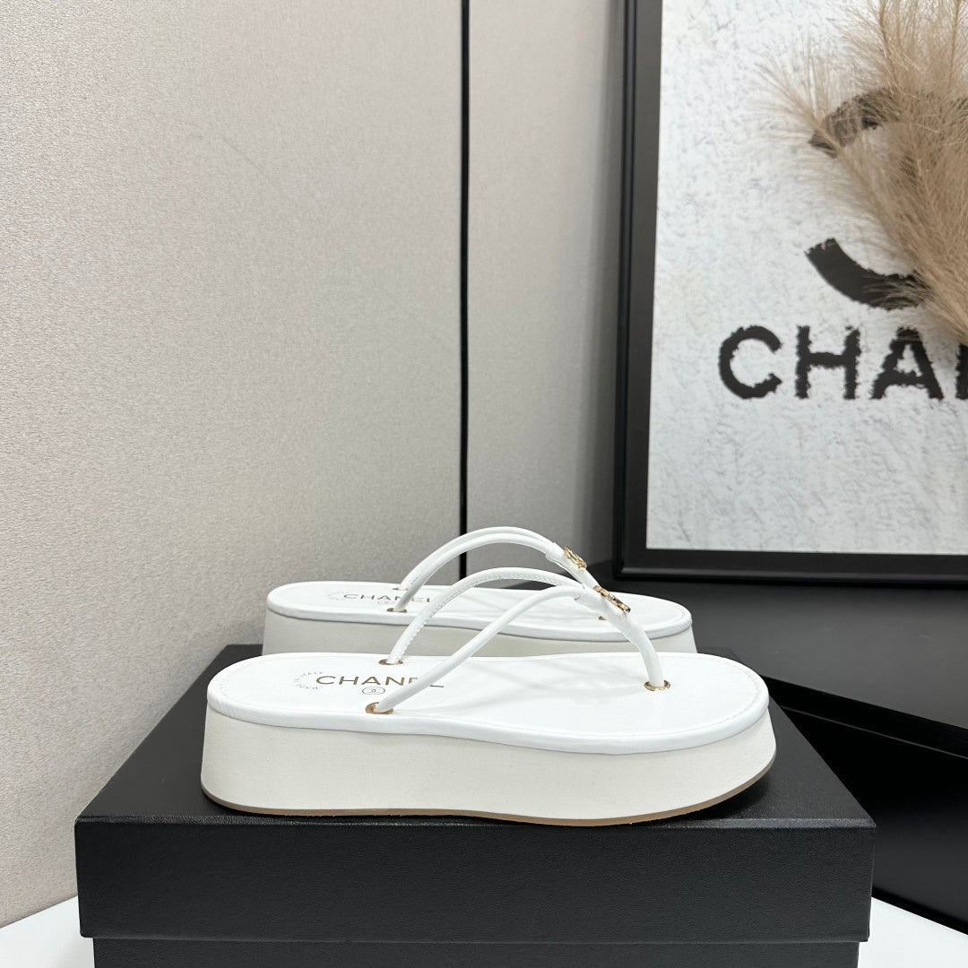 CC 26s Platform Thong Sandals White Lambskin 817608