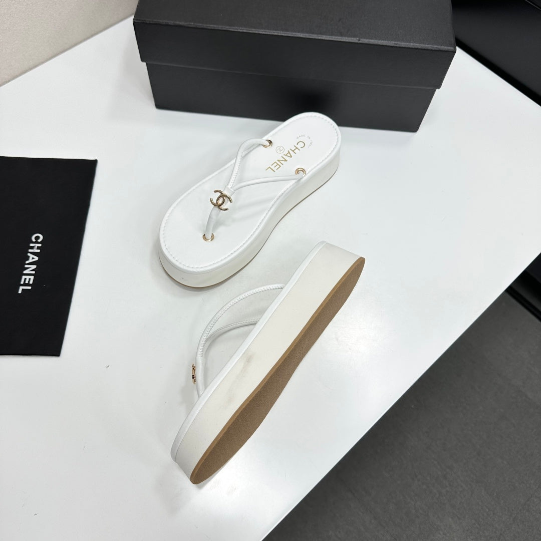 CC 26s Platform Thong Sandals White Lambskin 817608