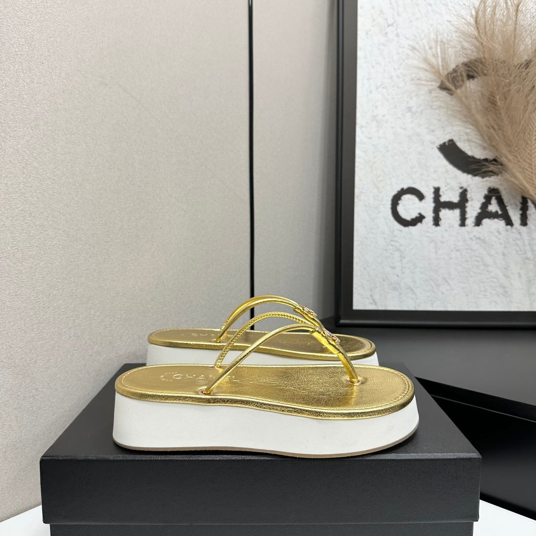 CC 26s Platform Thong Sandal Gold Metalic Lambskin 817600