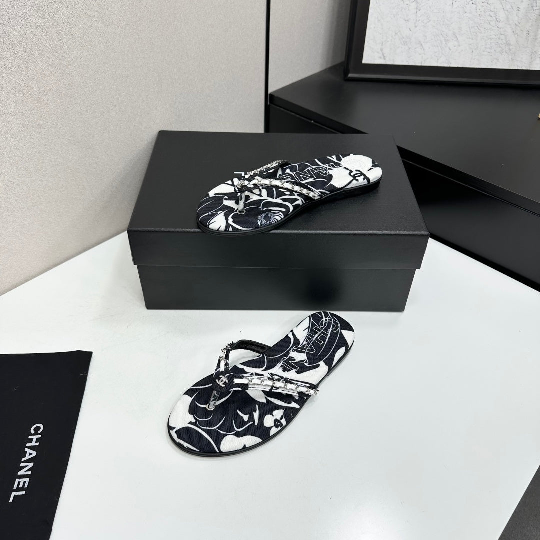 CC 26s Thong Sandals Black Floral Printed Satin 925644