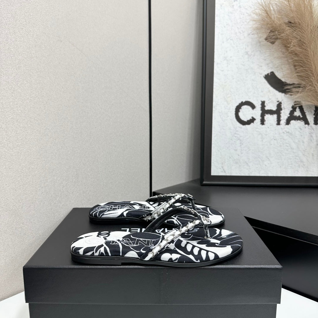 CC 26s Thong Sandals Black Floral Printed Satin 925644