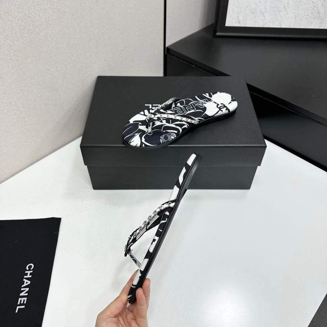 CC 26s Thong Sandals Black Floral Printed Satin 925644