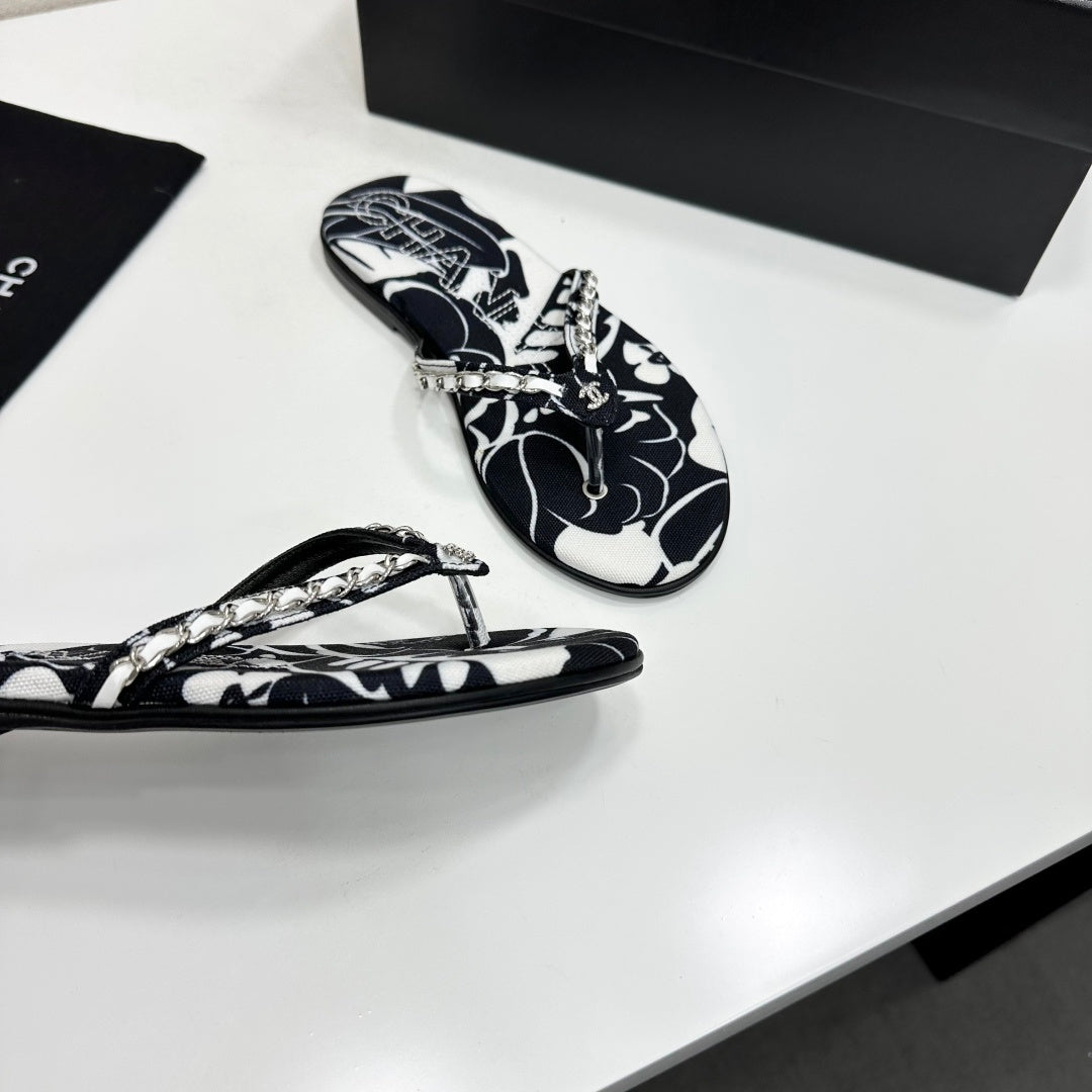 CC 26s Thong Sandals Black Floral Printed Satin 925644