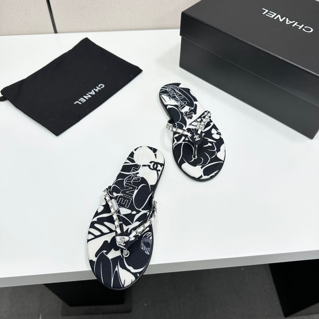 CC 26s Thong Sandals Black Floral Printed Satin 925644