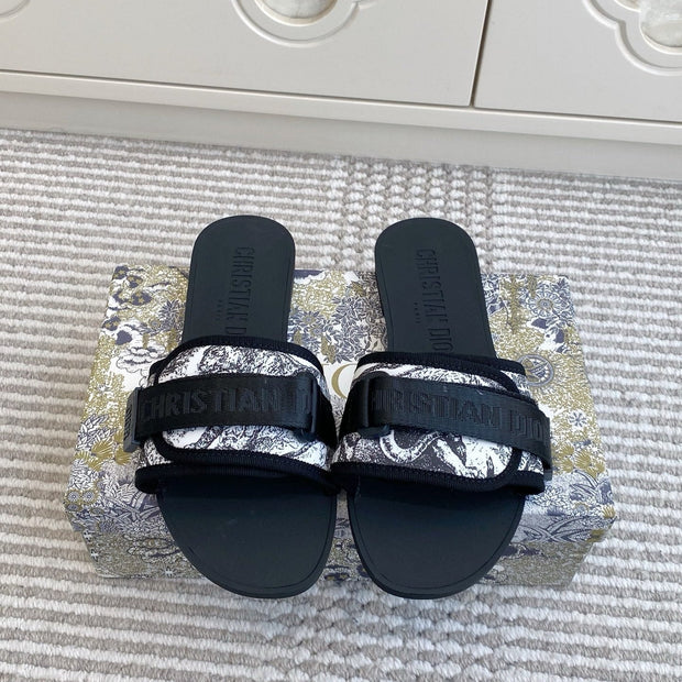 CD 26s Flat Slippers Black White Canvas Rubber 648130