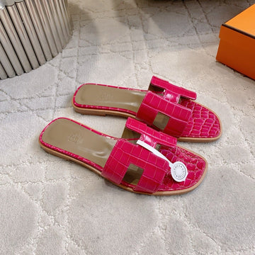 HM 26s Oran Sandal Hot Pink Alligator Embossed Leather 724325