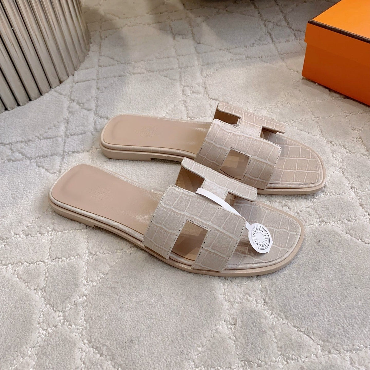 HM 26s Oran Sandal Taupe Alligator Embossed Leather 724325