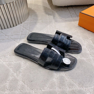 HM 26s Oran Sandal Black Alligator Embossed Leather 724327