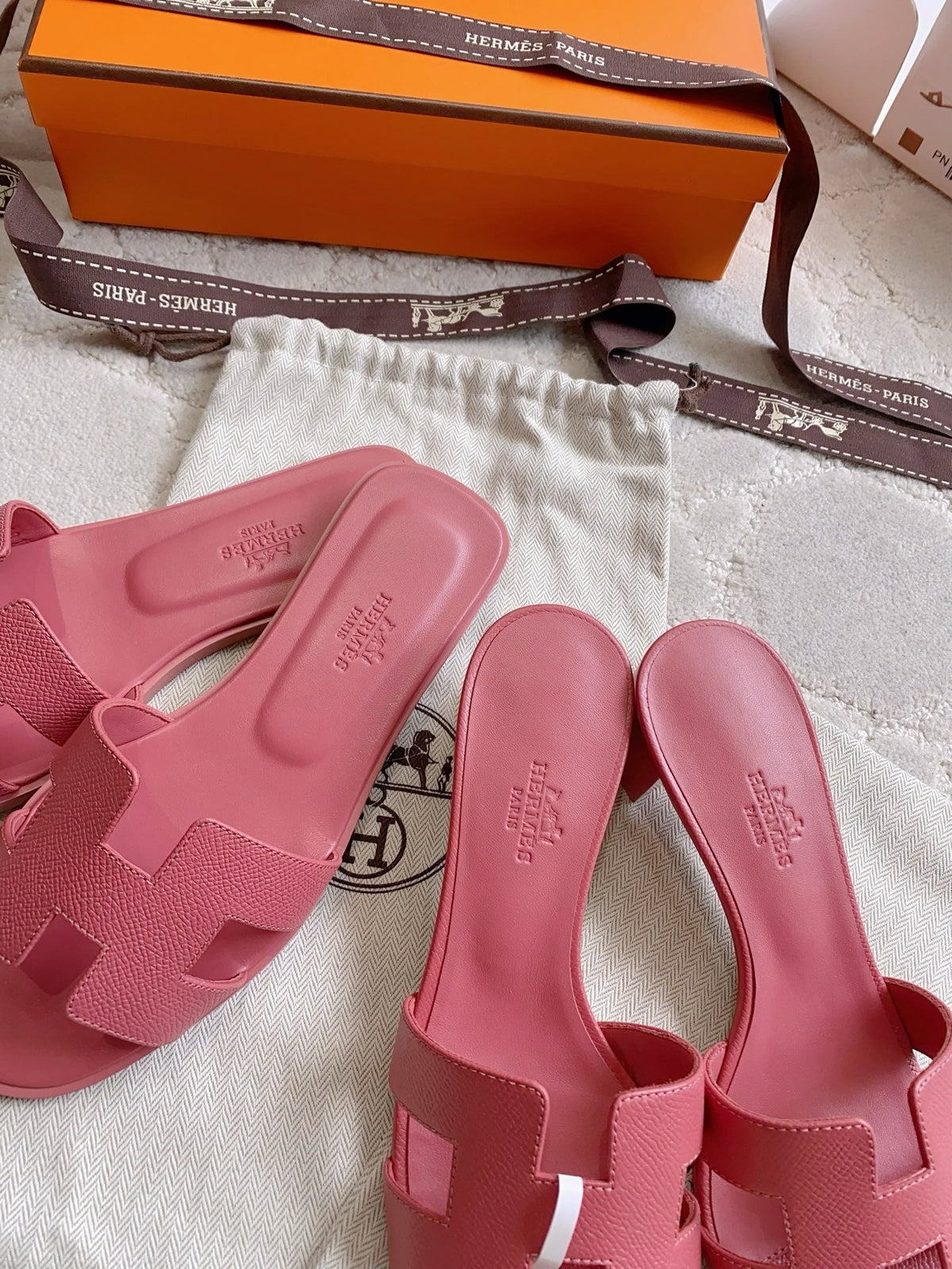HM 26s Oran Sandal Pink-Red Espom Goatskin 724269