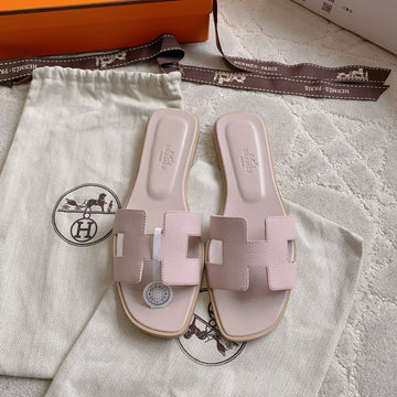 HM 26s Oran Sandal Silver Pink Espom Goatskin 724274