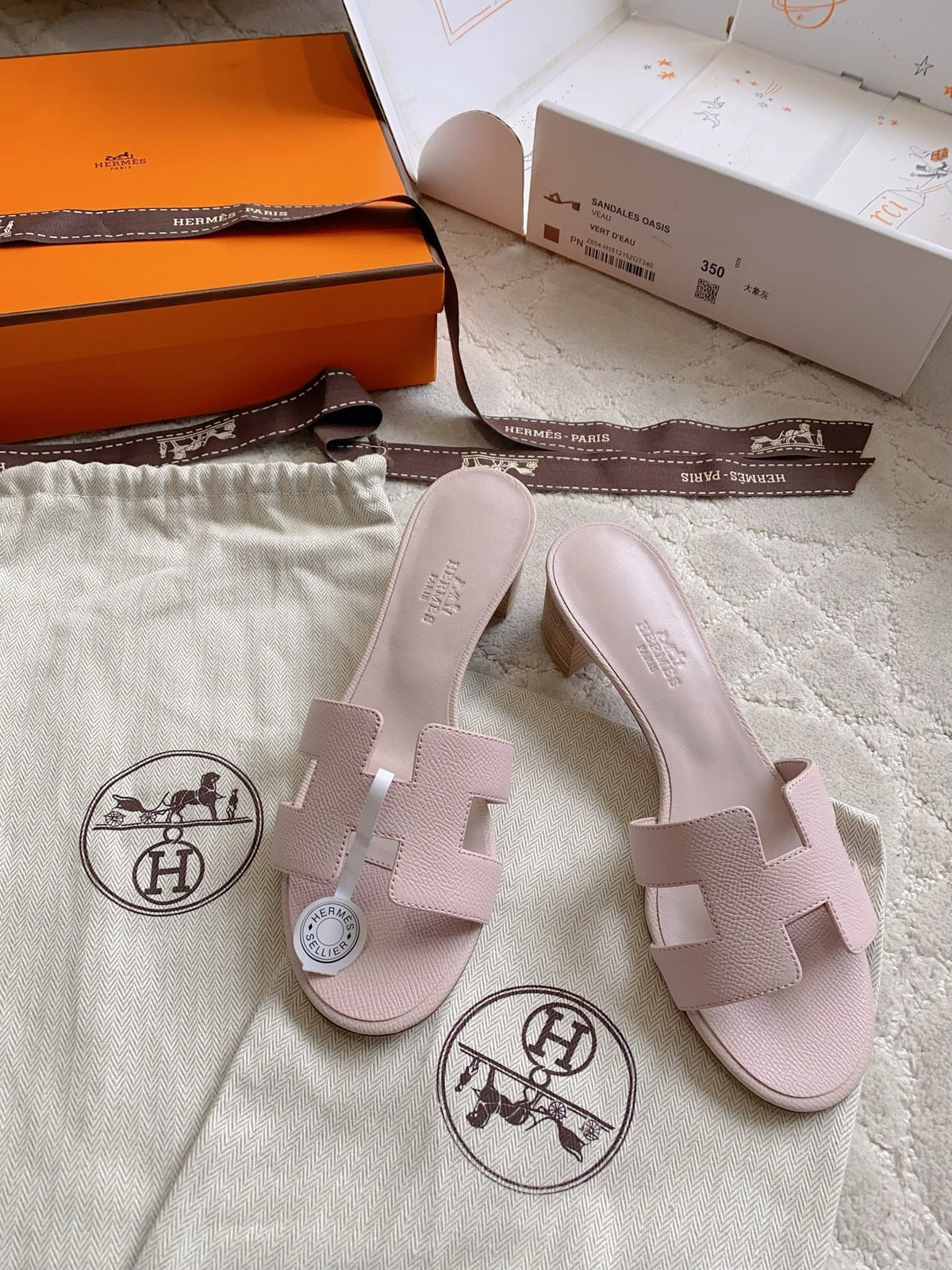 HM 26s Oran Sandal Silver Pink Espom Goatskin 724274