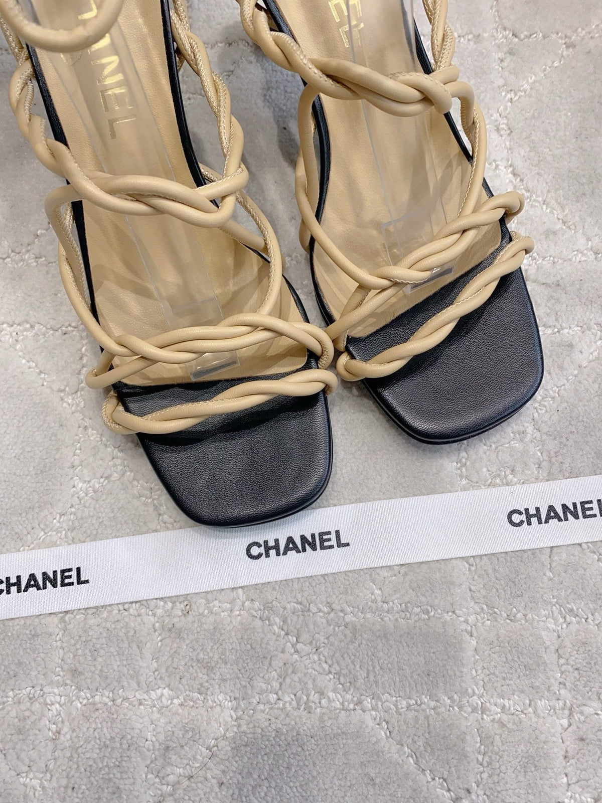 CC 26s Strappy Sandals 7.5cm Beige Black Sheepskin 723619