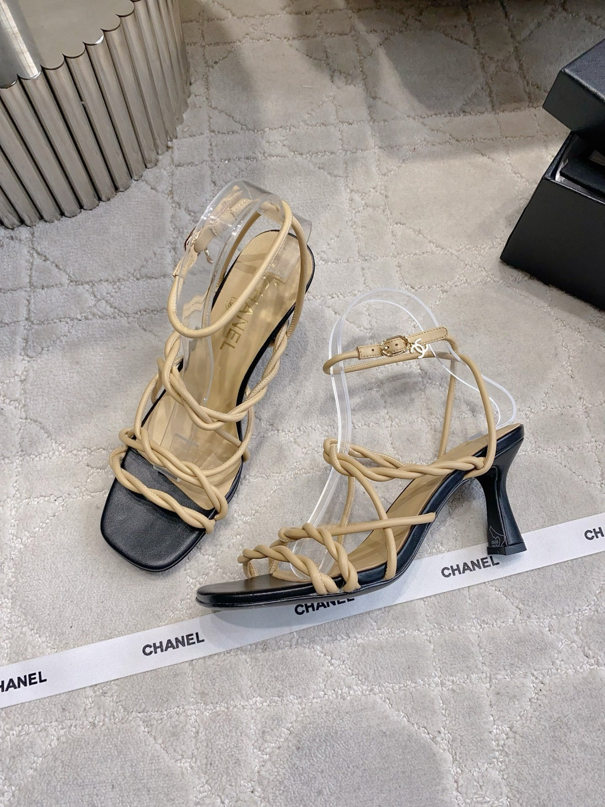CC 26s Strappy Sandals 7.5cm Beige Black Sheepskin 723619