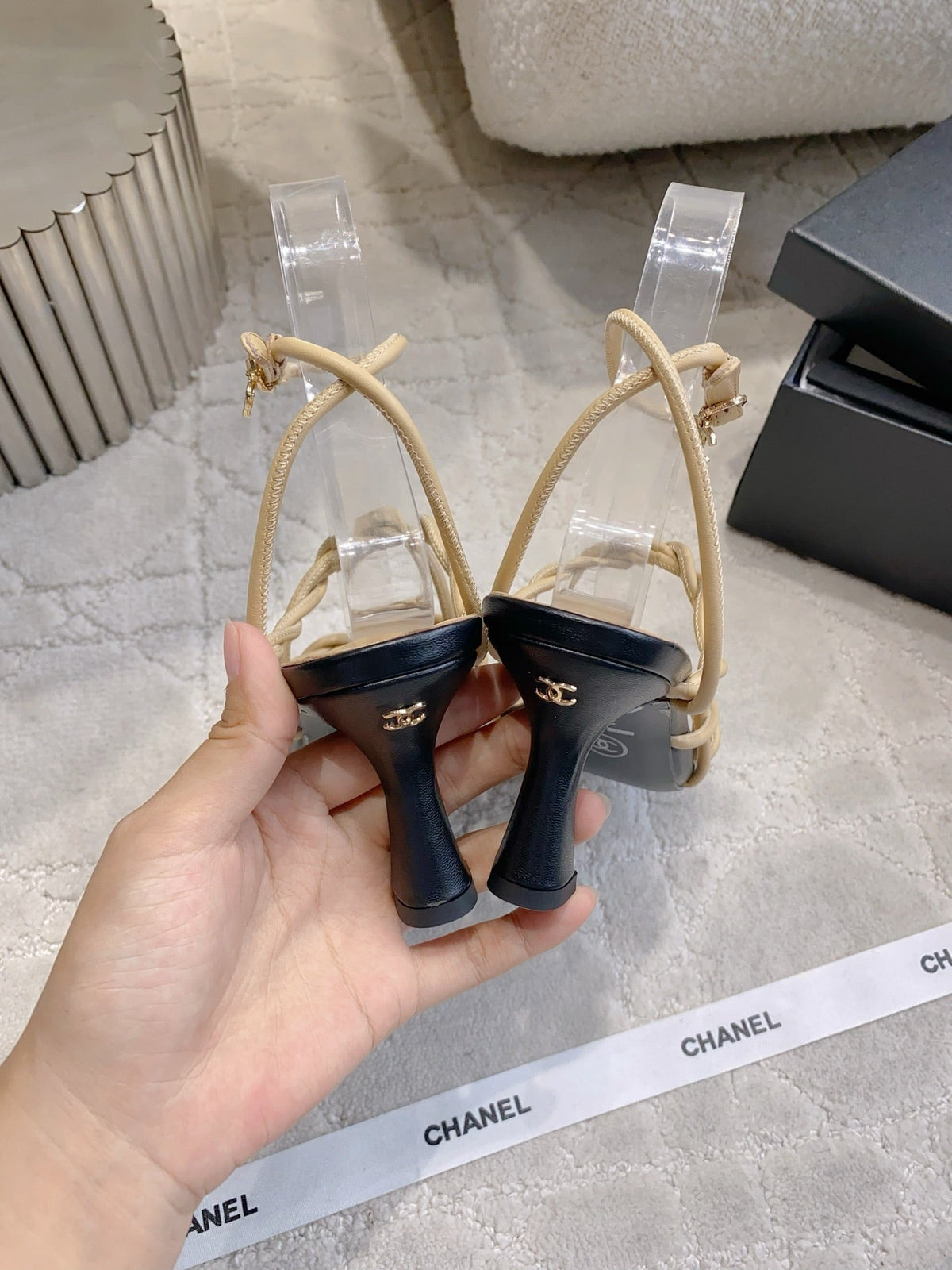 CC 26s Strappy Sandals 7.5cm Beige Black Sheepskin 723619