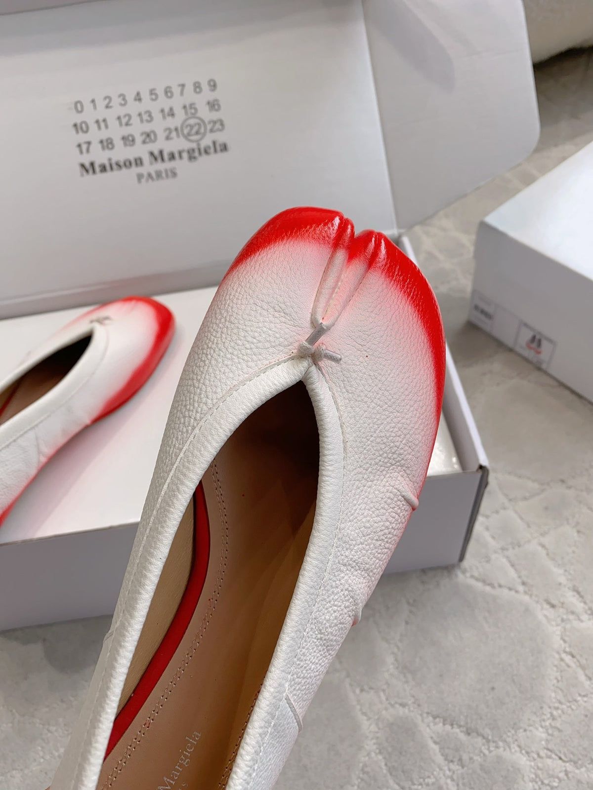 Maison Margie Split-Toe Ballet Flats Red White Cowhide  724743