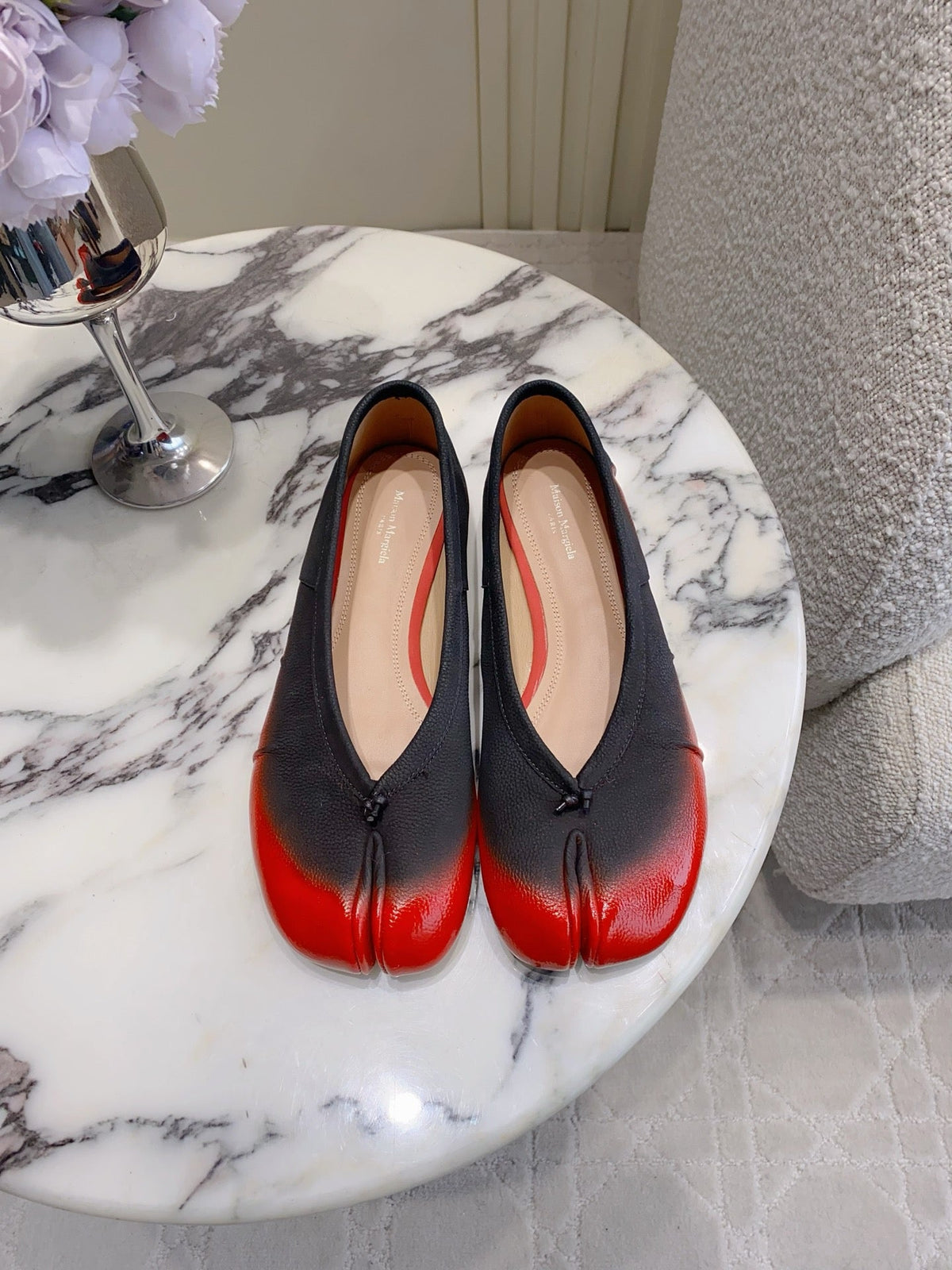 Maison Margie Split-Toe Ballet Flats Red Black Cowhide 724741