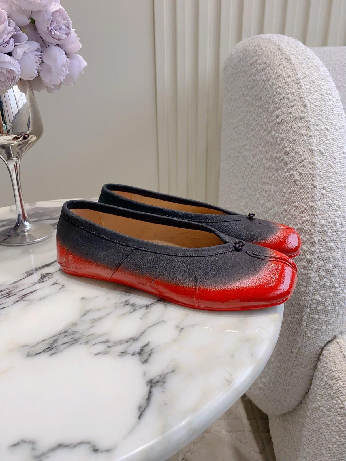 Maison Margie Split-Toe Ballet Flats Red Black Cowhide 724741