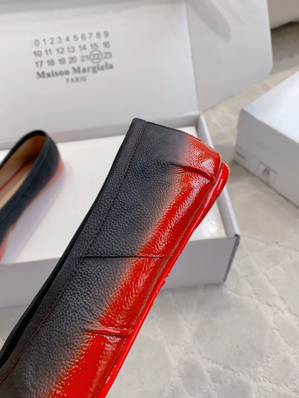 Maison Margie Split-Toe Ballet Flats Red Black Cowhide 724741