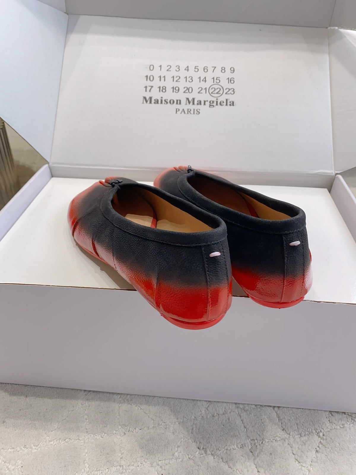 Maison Margie Split-Toe Ballet Flats Red Black Cowhide 724741